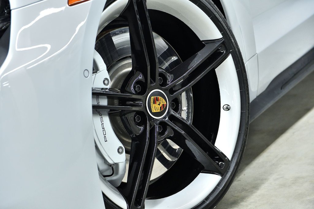 2024 Porsche Taycan GTS Sport Turismo in Laval, Quebec - 8 - w1024h768px
