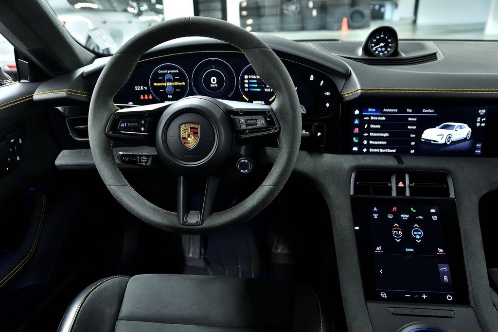 2024 Porsche Taycan GTS Sport Turismo in Laval, Quebec - 40 - w1024h768px