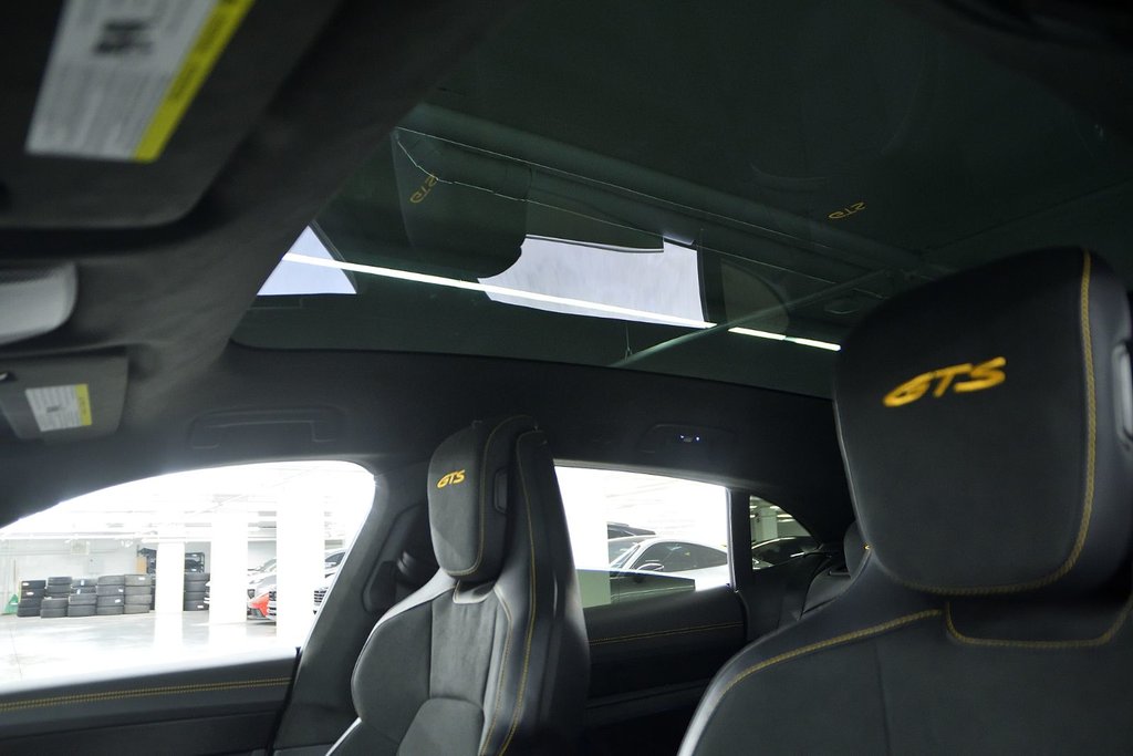 2024 Porsche Taycan GTS Sport Turismo in Laval, Quebec - 17 - w1024h768px