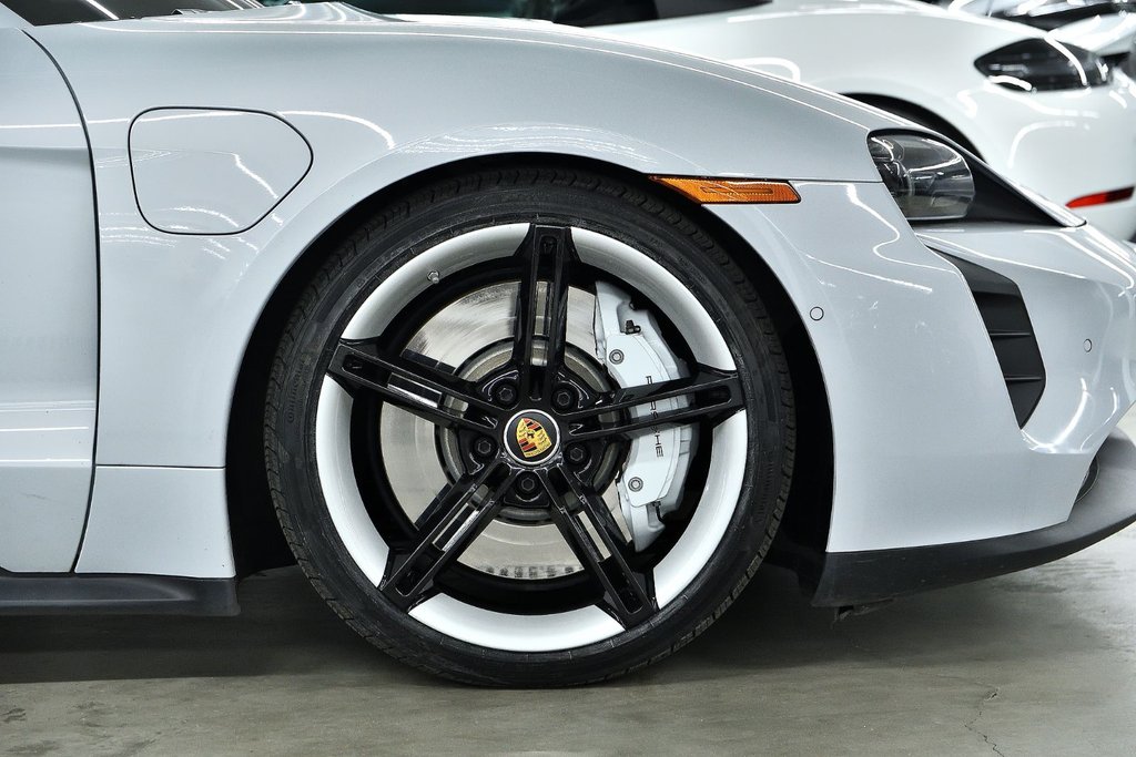 2024 Porsche Taycan GTS Sport Turismo in Laval, Quebec - 9 - w1024h768px