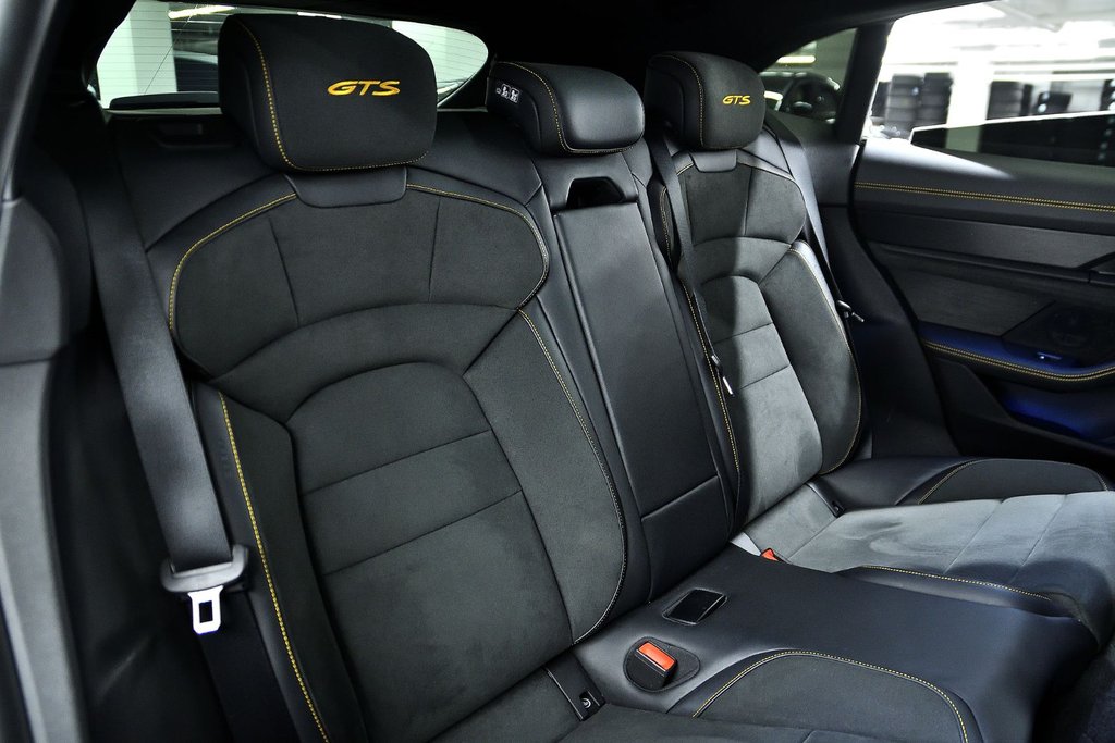 2024 Porsche Taycan GTS Sport Turismo in Laval, Quebec - 42 - w1024h768px