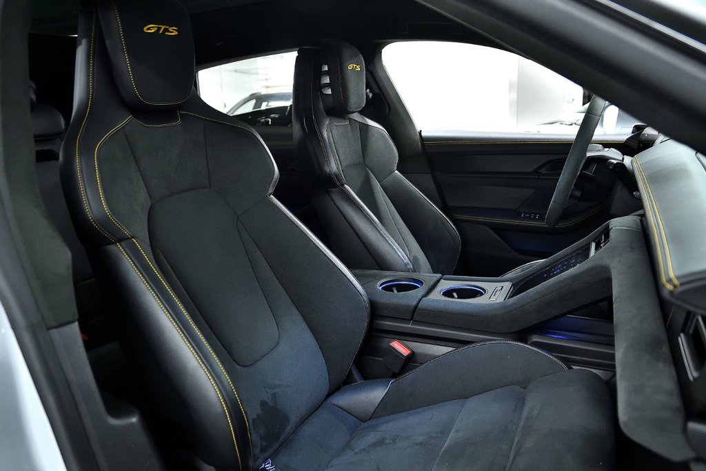 2024 Porsche Taycan GTS Sport Turismo in Laval, Quebec - 36 - w1024h768px