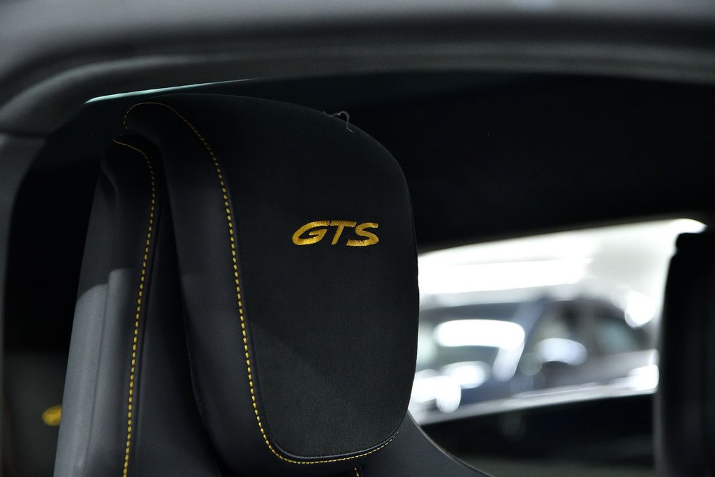 2024 Porsche Taycan GTS Sport Turismo in Laval, Quebec - 37 - w1024h768px