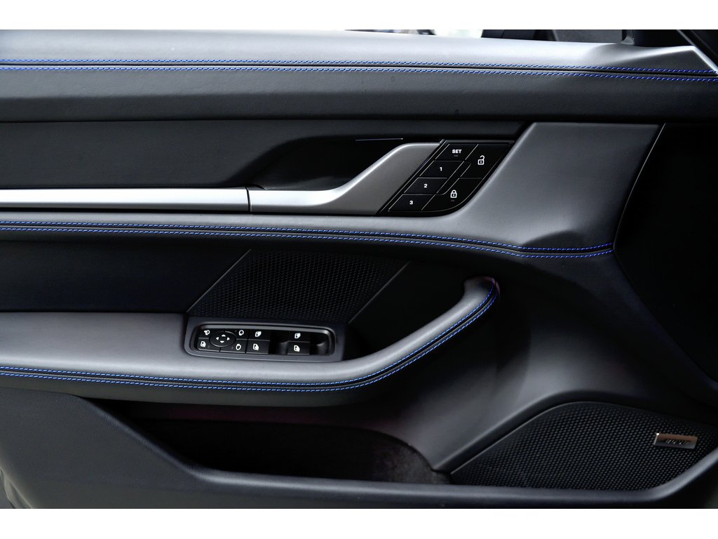 2025 Porsche Taycan 4S / Premium Package / Rear Axle / Sport Chrono in Laval, Quebec - 25 - w1024h768px