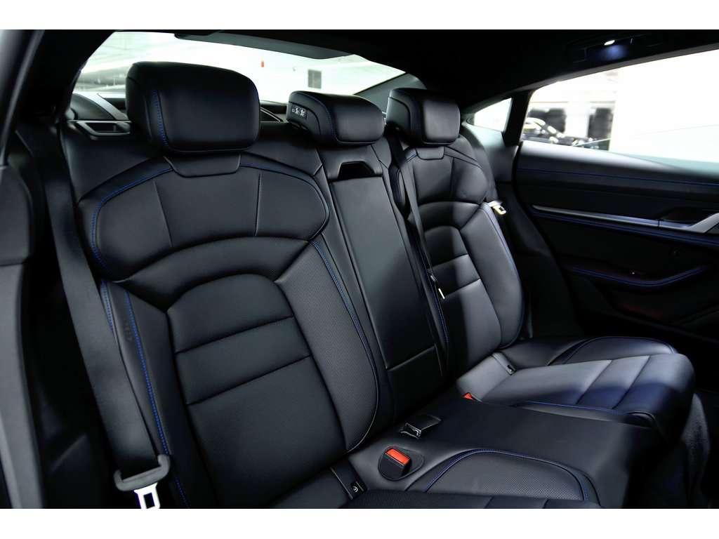 2025 Porsche Taycan 4S / Premium Package / Rear Axle / Sport Chrono in Laval, Quebec - 32 - w1024h768px