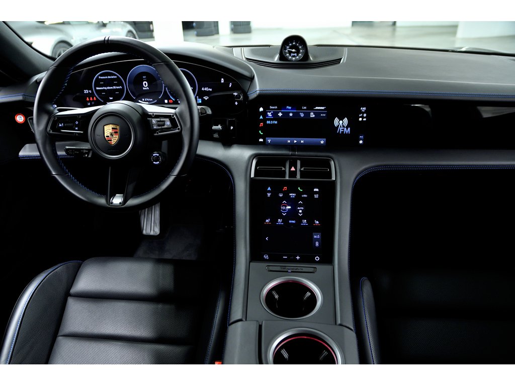 2025 Porsche Taycan 4S / Premium Package / Rear Axle / Sport Chrono in Laval, Quebec - 33 - w1024h768px