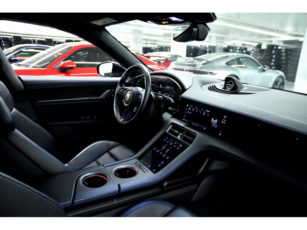 2025 Porsche Taycan 4S / Premium Package / Rear Axle / Sport Chrono in Laval, Quebec - 27 - w1024h768px