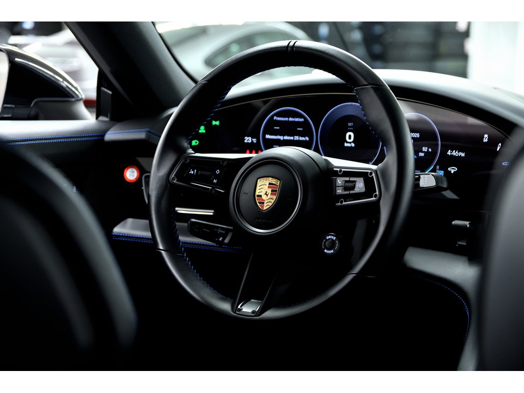 2025 Porsche Taycan 4S / Premium Package / Rear Axle / Sport Chrono in Laval, Quebec - 35 - w1024h768px