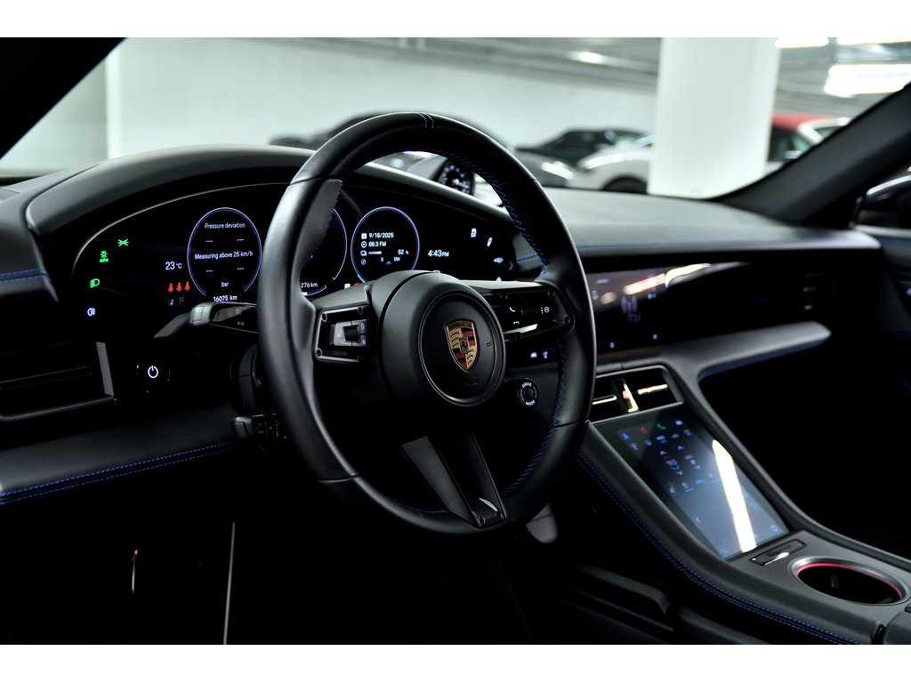 2025 Porsche Taycan 4S / Premium Package / Rear Axle / Sport Chrono in Laval, Quebec - 11 - w1024h768px