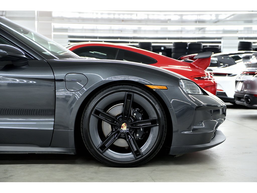 2025 Porsche Taycan 4S / Premium Package / Rear Axle / Sport Chrono in Laval, Quebec - 9 - w1024h768px