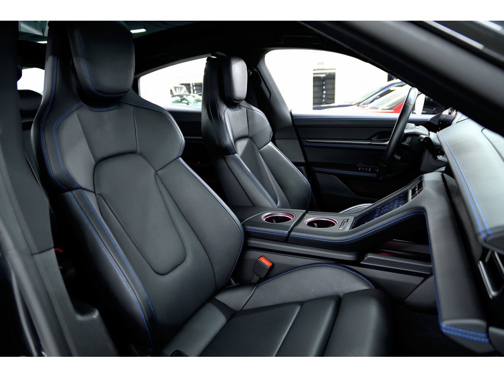 2025 Porsche Taycan 4S / Premium Package / Rear Axle / Sport Chrono in Laval, Quebec - 30 - w1024h768px