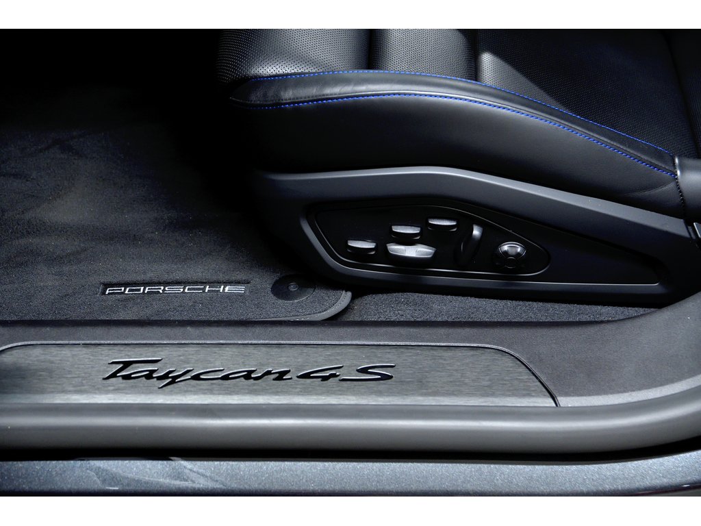 2025 Porsche Taycan 4S / Premium Package / Rear Axle / Sport Chrono in Laval, Quebec - 14 - w1024h768px