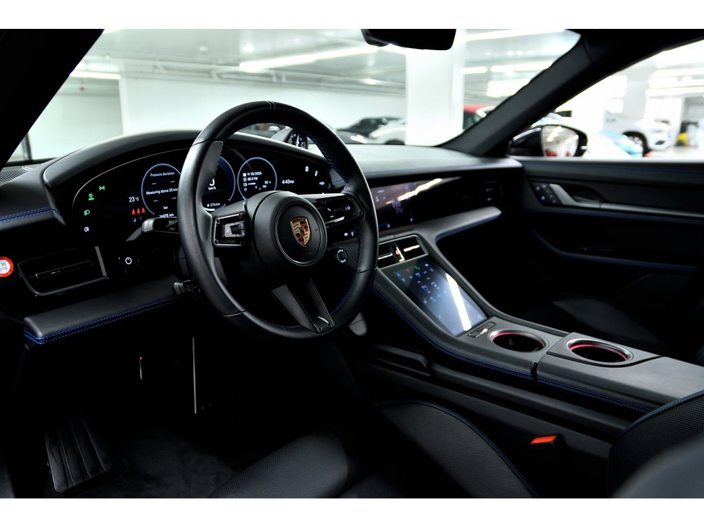 2025 Porsche Taycan 4S / Premium Package / Rear Axle / Sport Chrono in Laval, Quebec - 10 - w1024h768px