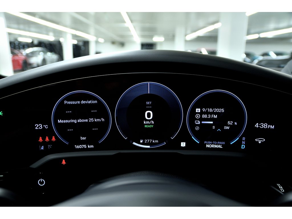 2025 Porsche Taycan 4S / Premium Package / Rear Axle / Sport Chrono in Laval, Quebec - 15 - w1024h768px