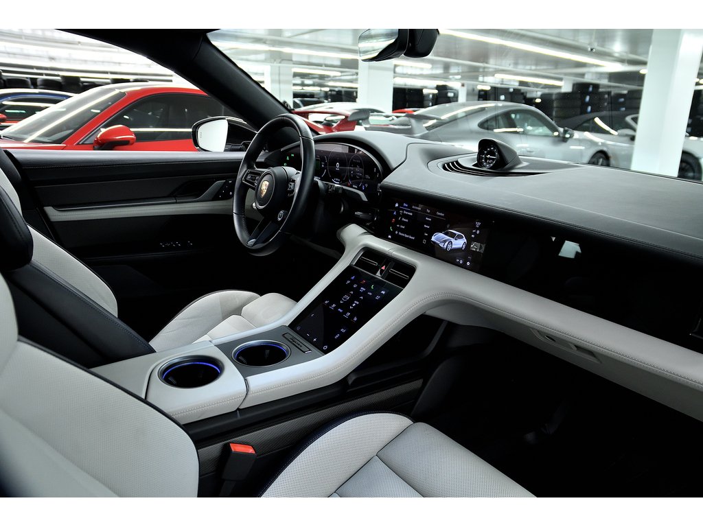 2025 Porsche Taycan 4S Cross Turismo AWD / Premium + Performance Pack in Laval, Quebec - 28 - w1024h768px