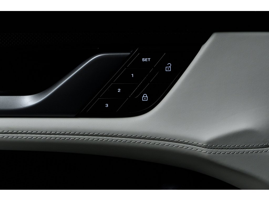 2025 Porsche Taycan 4S Cross Turismo AWD / Premium + Performance Pack in Laval, Quebec - 30 - w1024h768px