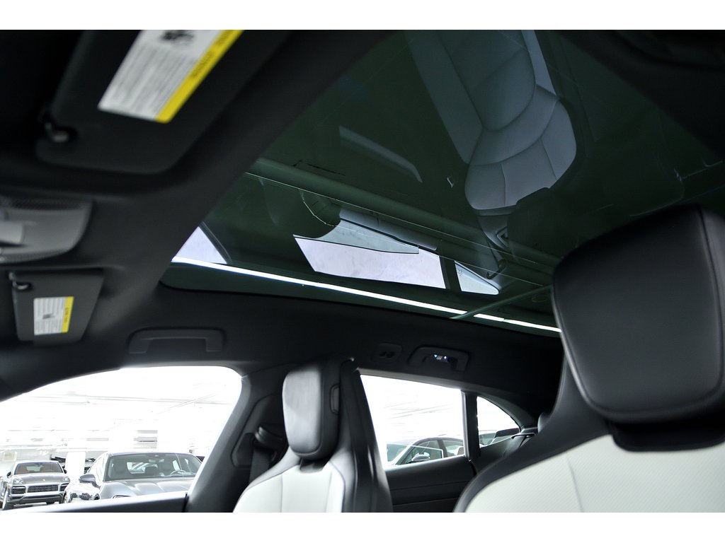 2025 Porsche Taycan 4S Cross Turismo AWD / Premium + Performance Pack in Laval, Quebec - 17 - w1024h768px