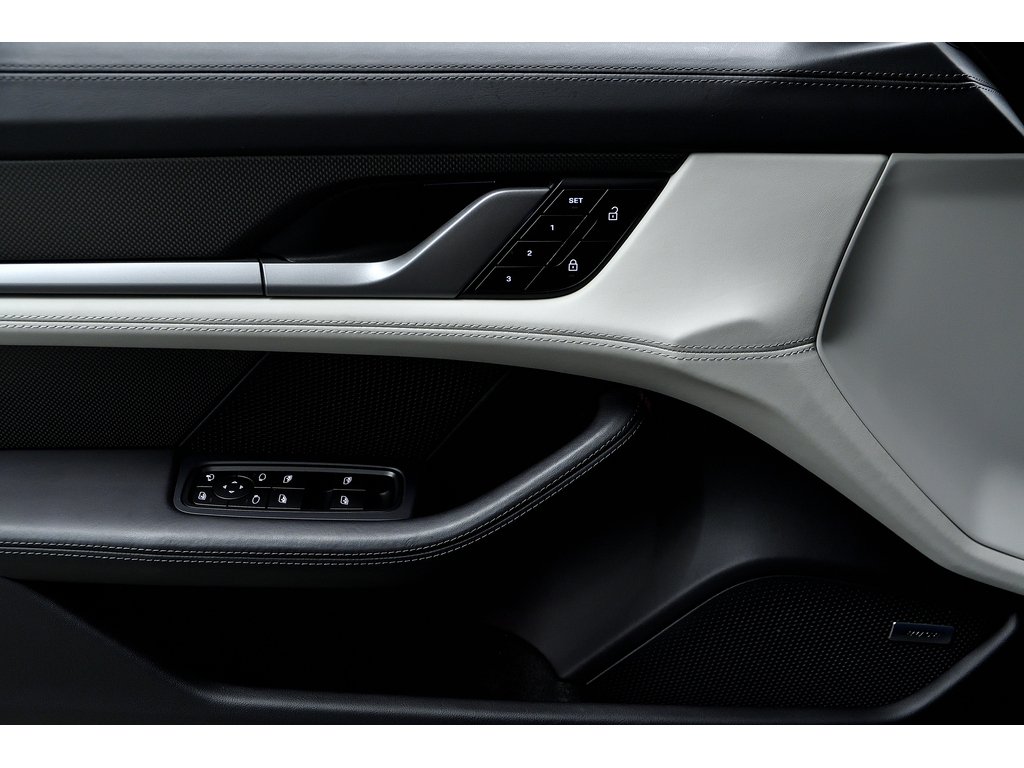 2025 Porsche Taycan 4S Cross Turismo AWD / Premium + Performance Pack in Laval, Quebec - 29 - w1024h768px