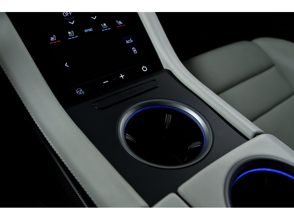 2025 Porsche Taycan 4S Cross Turismo AWD / Premium + Performance Pack in Laval, Quebec - 25 - w1024h768px