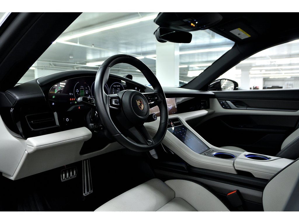2025 Porsche Taycan 4S Cross Turismo AWD / Premium + Performance Pack in Laval, Quebec - 11 - w1024h768px