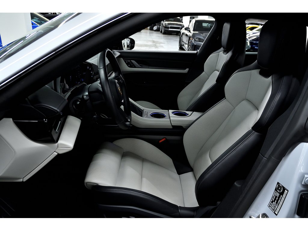 2025 Porsche Taycan 4S Cross Turismo AWD / Premium + Performance Pack in Laval, Quebec - 13 - w1024h768px