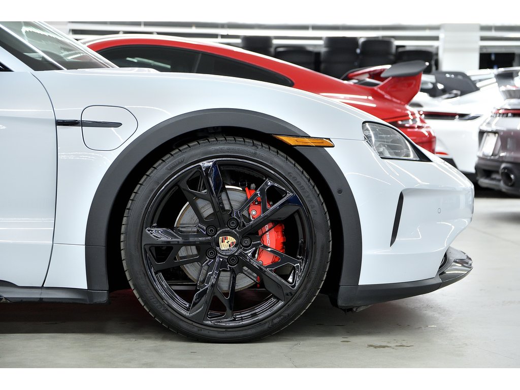 2025 Porsche Taycan 4S Cross Turismo AWD / Premium + Performance Pack in Laval, Quebec - 9 - w1024h768px