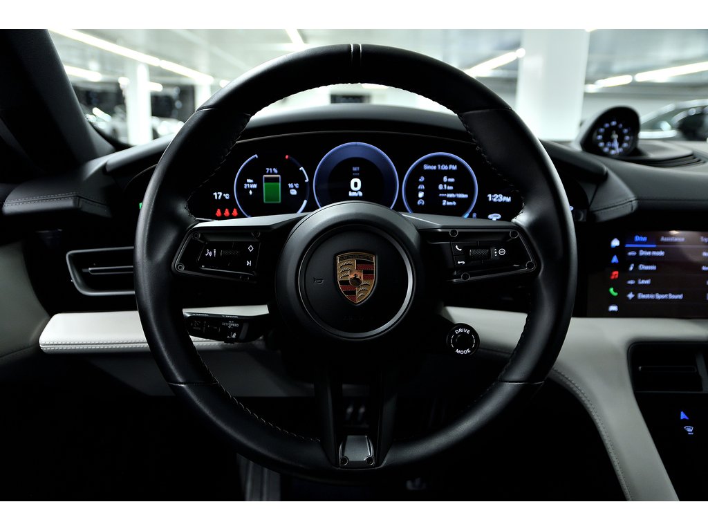 2025 Porsche Taycan 4S Cross Turismo AWD / Premium + Performance Pack in Laval, Quebec - 18 - w1024h768px
