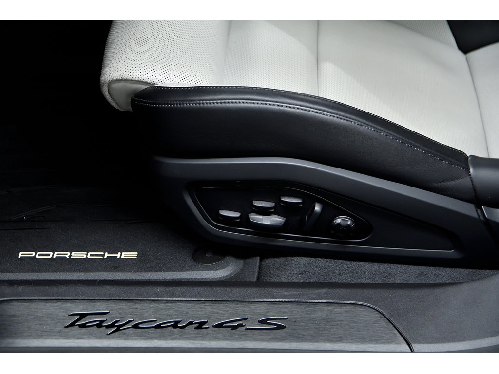 2025 Porsche Taycan 4S Cross Turismo AWD / Premium + Performance Pack in Laval, Quebec - 15 - w1024h768px