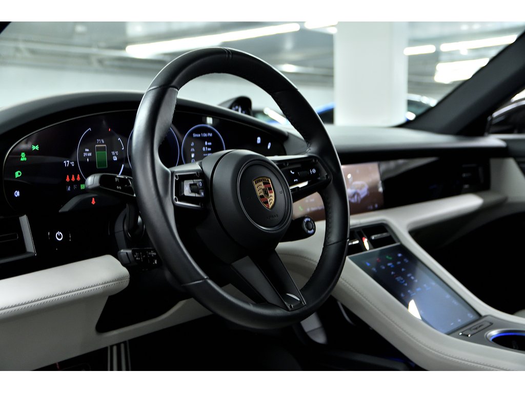 2025 Porsche Taycan 4S Cross Turismo AWD / Premium + Performance Pack in Laval, Quebec - 10 - w1024h768px