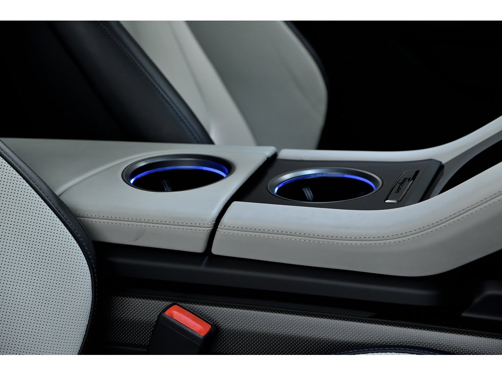 2025 Porsche Taycan 4S Cross Turismo AWD / Premium + Performance Pack in Laval, Quebec - 34 - w1024h768px