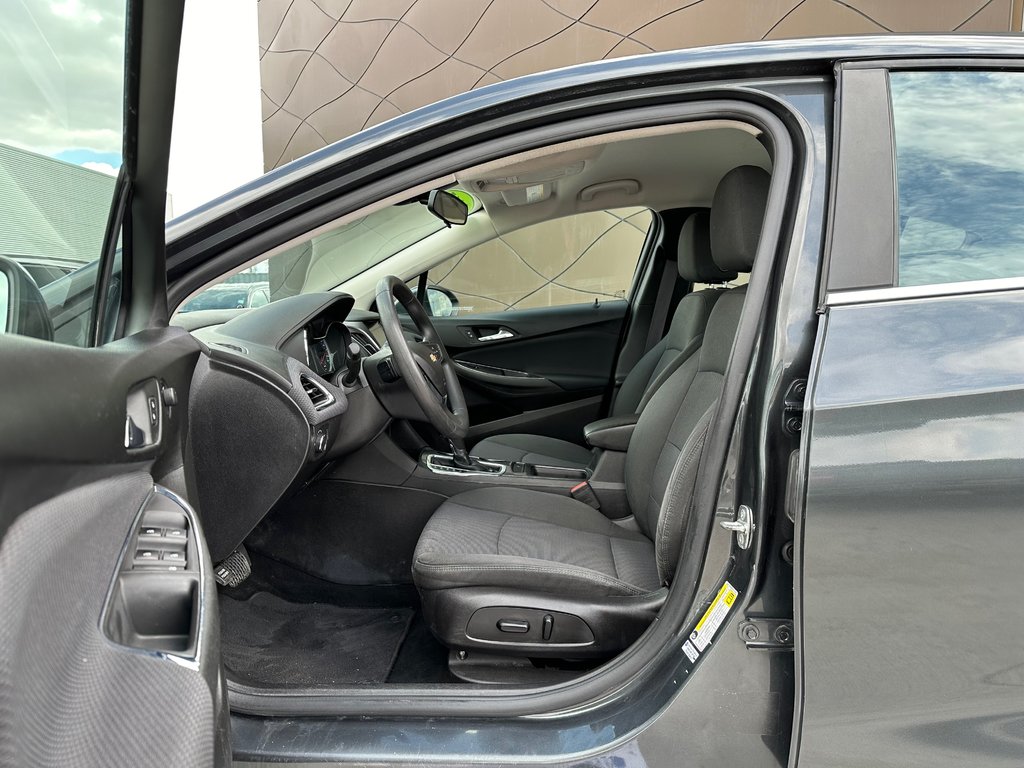 2017 Chevrolet Cruze LT in Winnipeg, Manitoba - 11 - w1024h768px