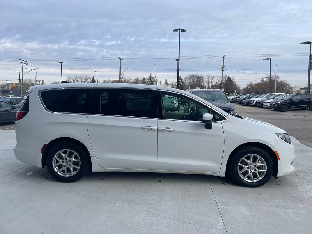 2022 Chrysler Grand Caravan SXT in Winnipeg, Manitoba - 6 - w1024h768px