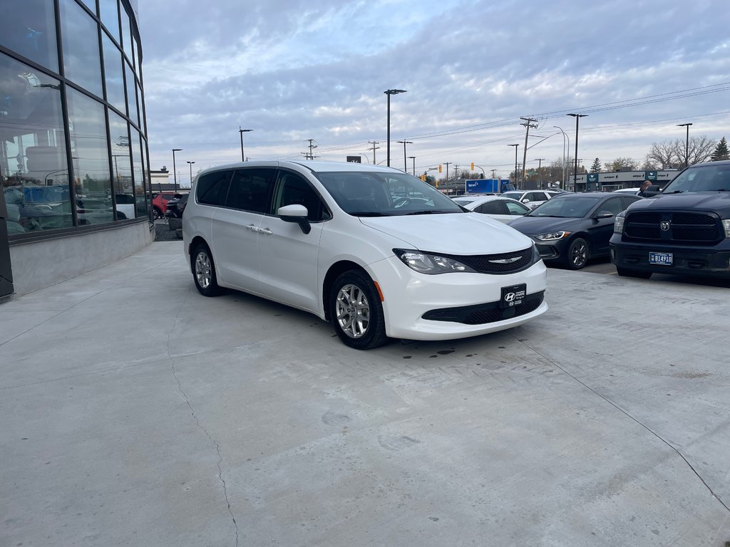 2022 Chrysler Grand Caravan SXT in Winnipeg, Manitoba - 7 - w1024h768px