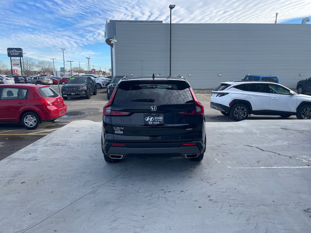 2023 Honda CR-V HYBRID Touring in Winnipeg, Manitoba - 4 - w1024h768px