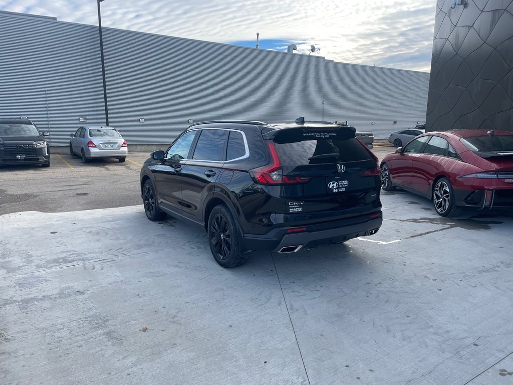 2023 Honda CR-V HYBRID Touring in Winnipeg, Manitoba - 3 - w1024h768px