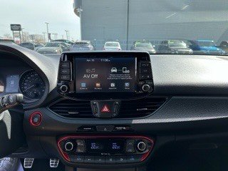 2018 Hyundai Elantra GT Sport in Winnipeg, Manitoba - 17 - w1024h768px