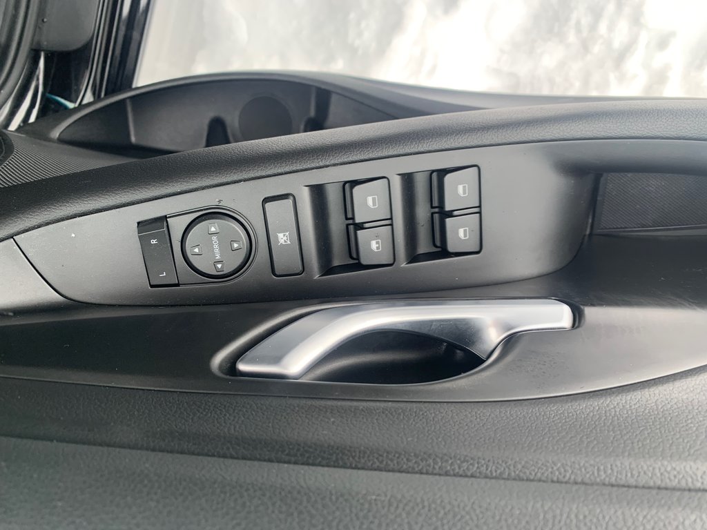 2019 Hyundai Elantra GT Preferred in Winnipeg, Manitoba - 13 - w1024h768px