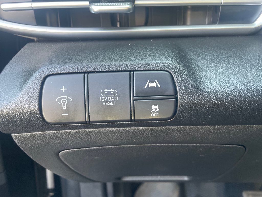 2022 Hyundai Elantra Hybrid Ultimate in Winnipeg, Manitoba - 14 - w1024h768px