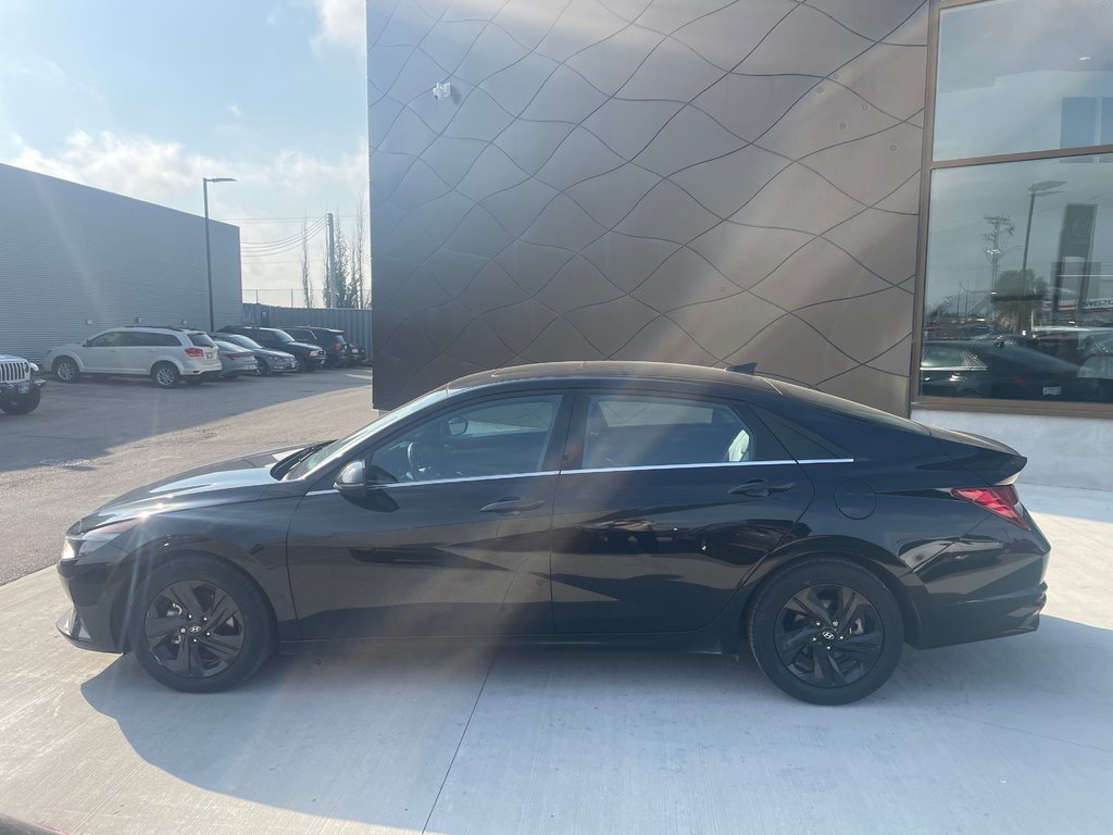 2022 Hyundai Elantra Hybrid Ultimate in Winnipeg, Manitoba - 7 - w1024h768px