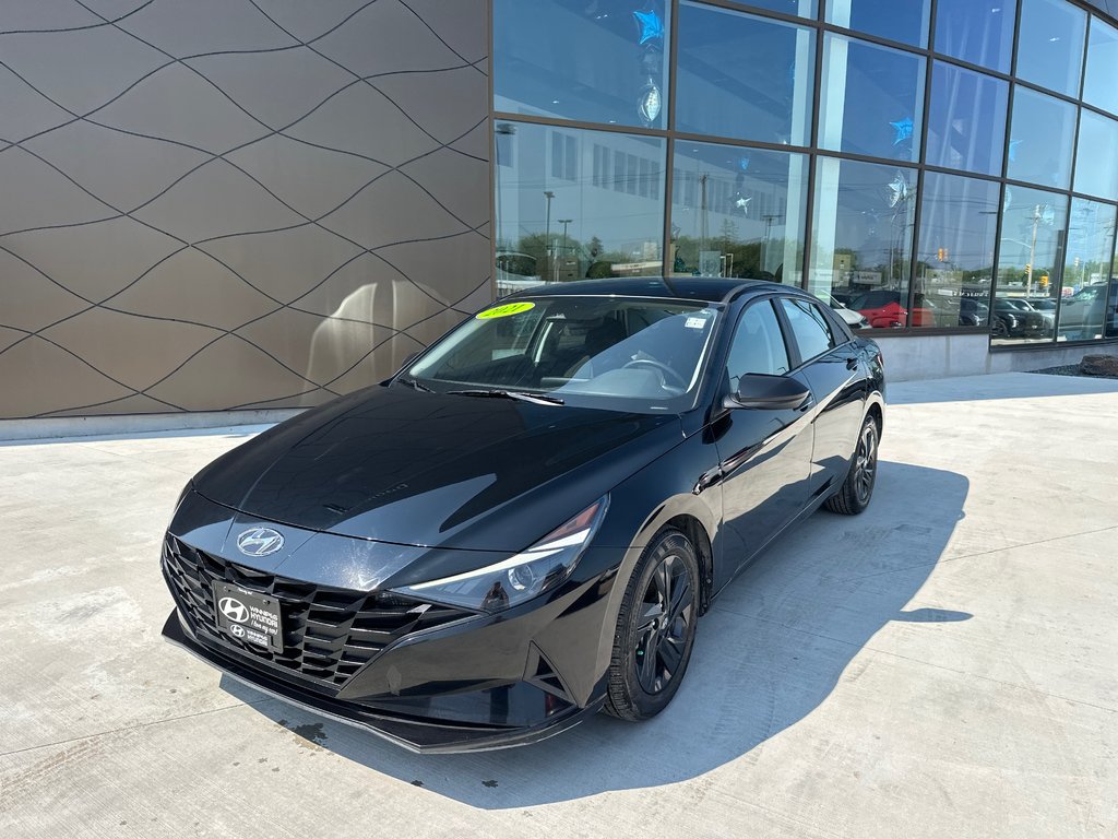 2021 Hyundai Elantra Preferred in Winnipeg, Manitoba - 1 - w1024h768px