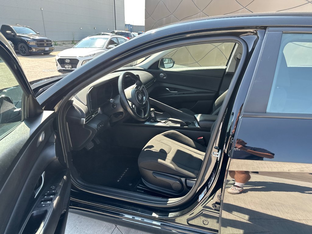 2021 Hyundai Elantra Preferred in Winnipeg, Manitoba - 13 - w1024h768px