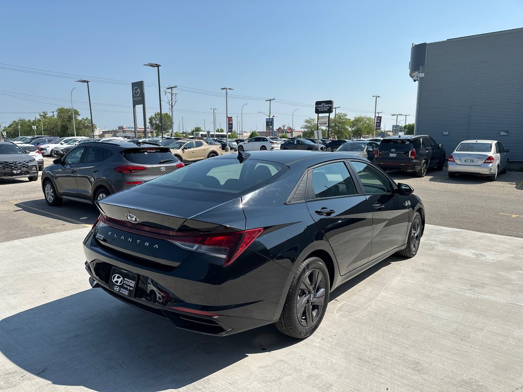 2021 Hyundai Elantra Preferred in Winnipeg, Manitoba - 5 - w1024h768px