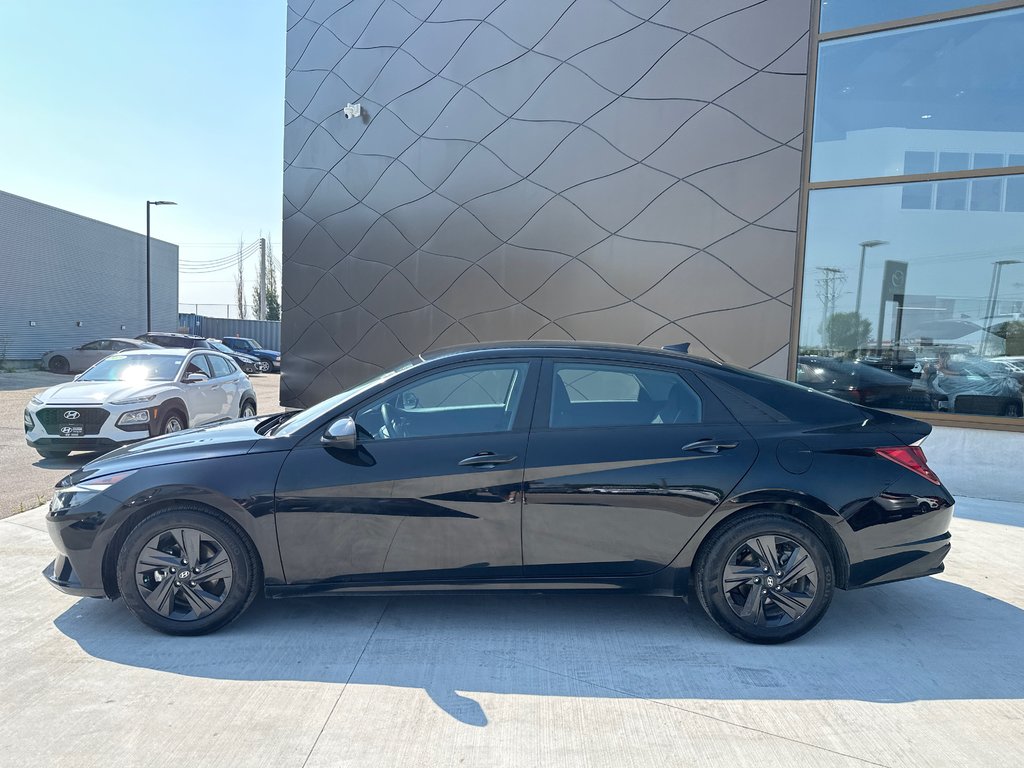 2021 Hyundai Elantra Preferred in Winnipeg, Manitoba - 2 - w1024h768px