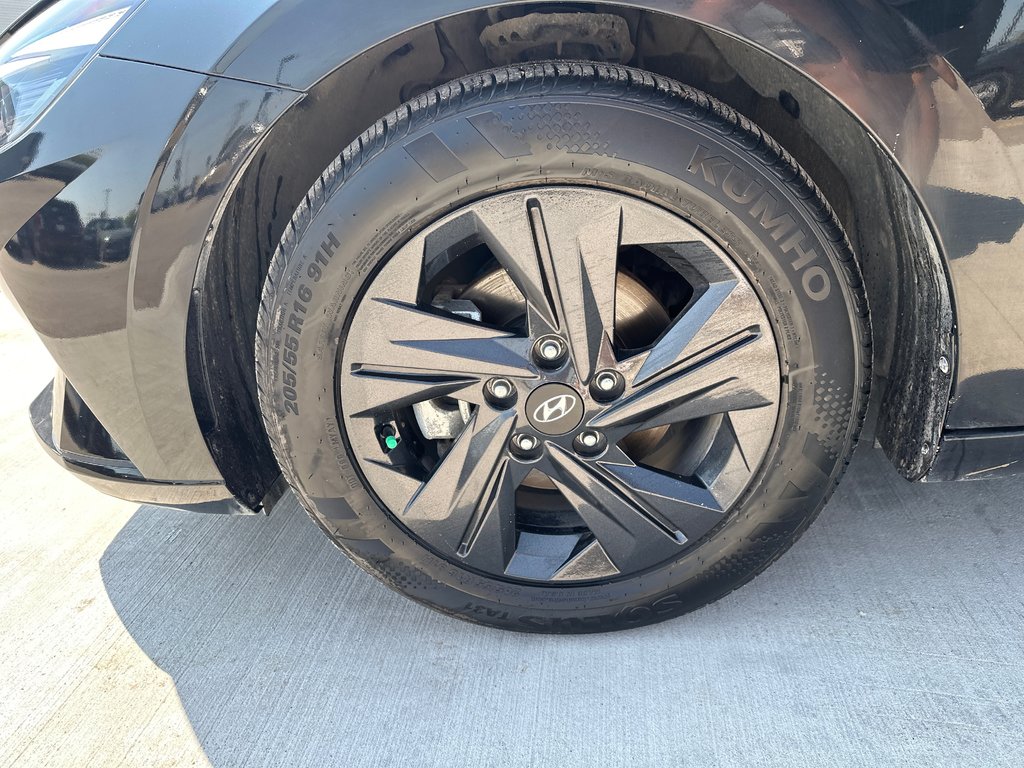 2021 Hyundai Elantra Preferred in Winnipeg, Manitoba - 9 - w1024h768px