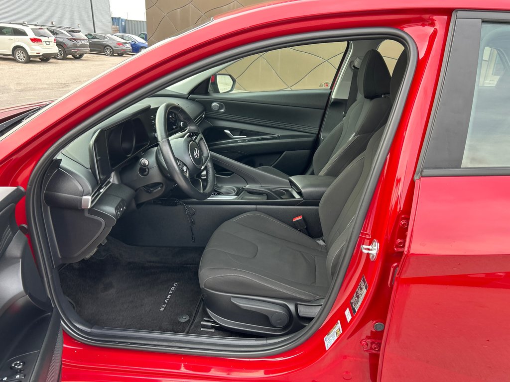 2022 Hyundai Elantra Preferred in Winnipeg, Manitoba - 12 - w1024h768px