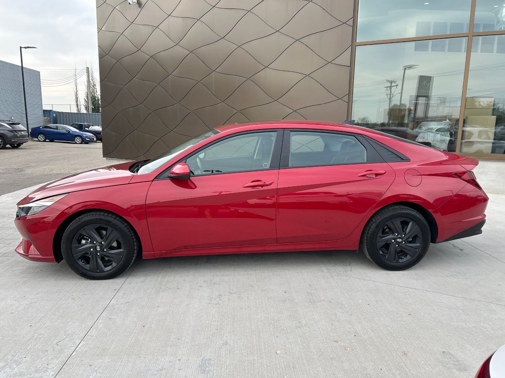 2022 Hyundai Elantra Preferred in Winnipeg, Manitoba - 2 - w1024h768px