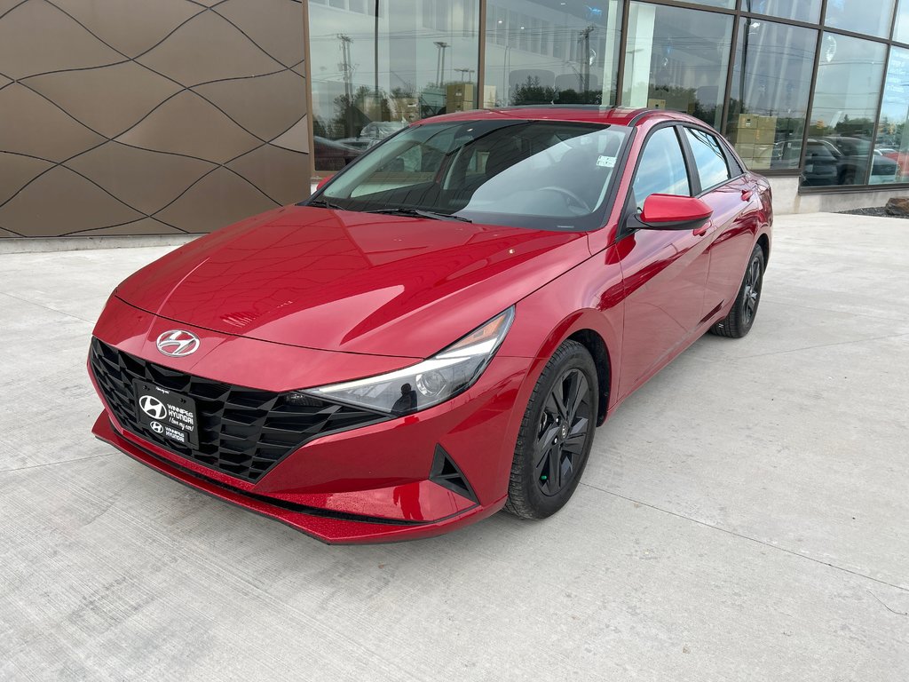 2022 Hyundai Elantra Preferred in Winnipeg, Manitoba - 1 - w1024h768px