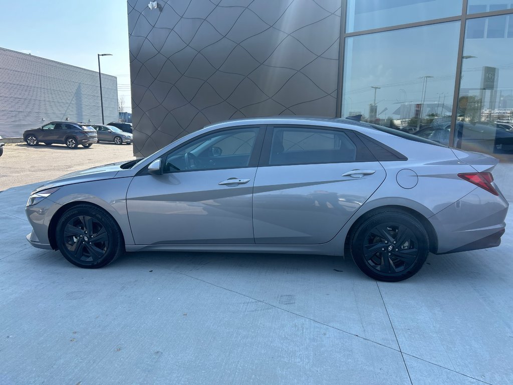 2023 Hyundai Elantra Preferred in Winnipeg, Manitoba - 2 - w1024h768px