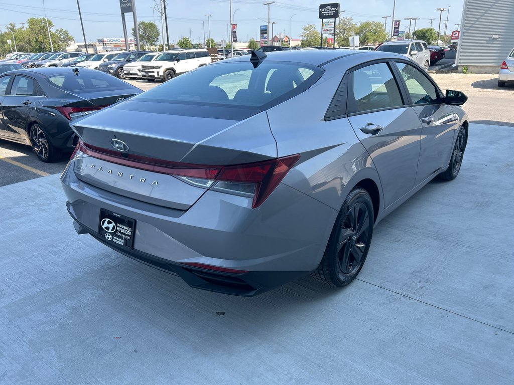 2023 Hyundai Elantra Preferred in Winnipeg, Manitoba - 5 - w1024h768px