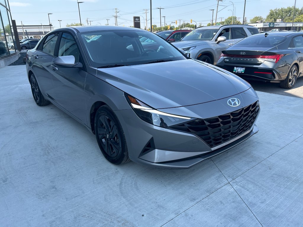 2023 Hyundai Elantra Preferred in Winnipeg, Manitoba - 7 - w1024h768px